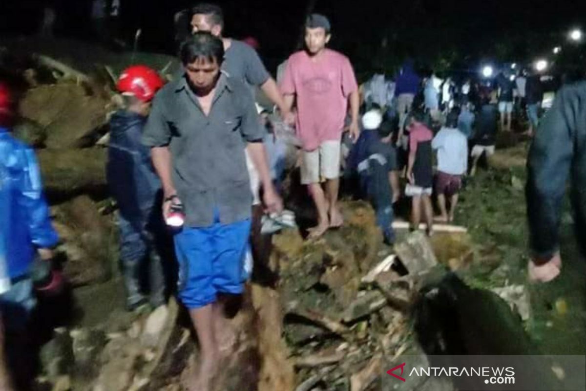 Banjir bandang menerjang Desa Rogo Kabupaten Sigi
