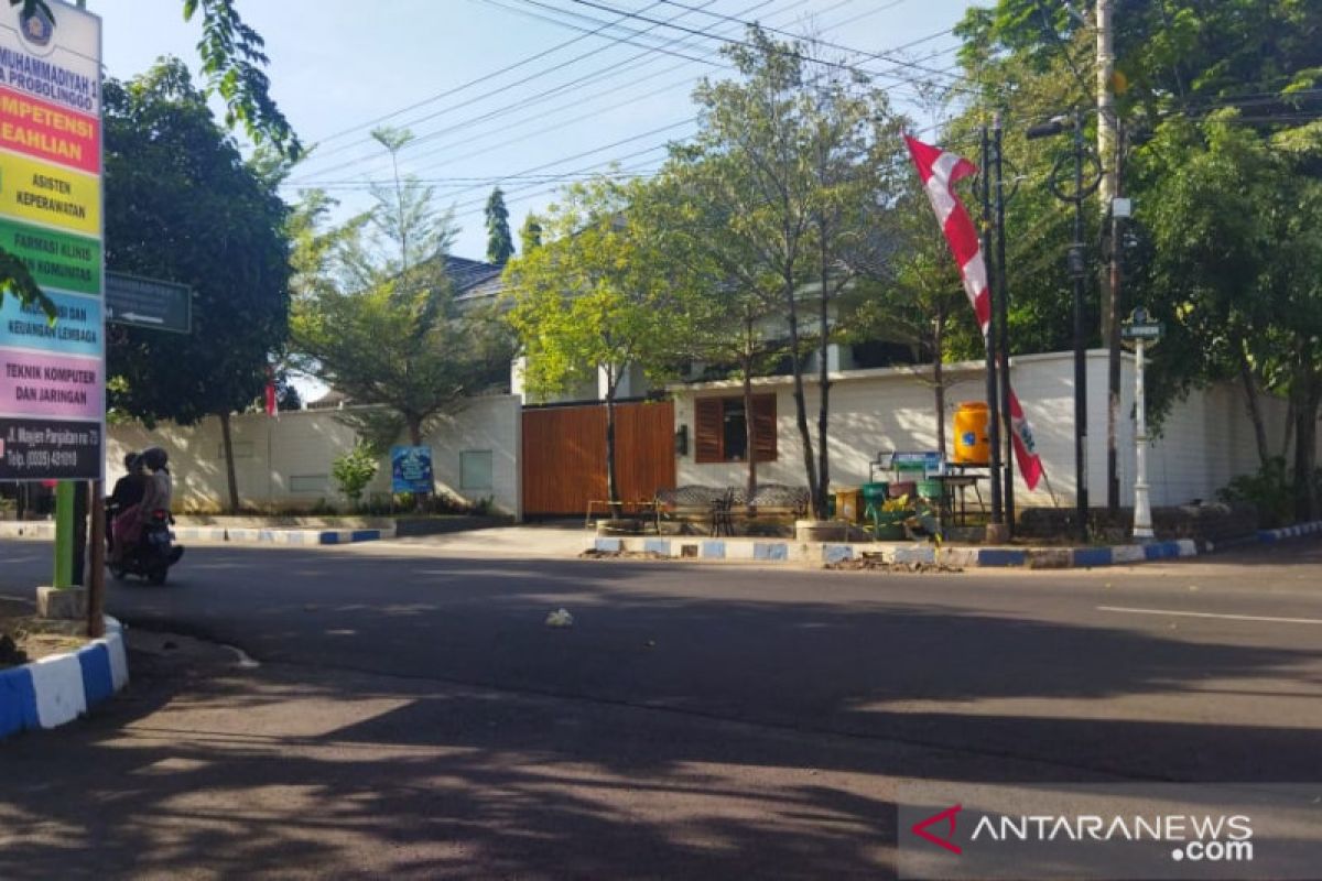 Rumah pribadi Bupati Probolinggo PTS tertutup rapat usai OTT KPK
