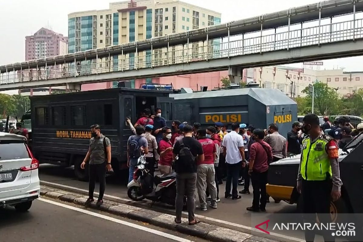 Polisi amankan puluhan orang saat sidang banding Rizieq Shihab