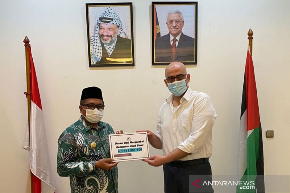 Bupati Aceh Barat serahkan bantuan untuk rakyat Palestina Rp848 juta lebih