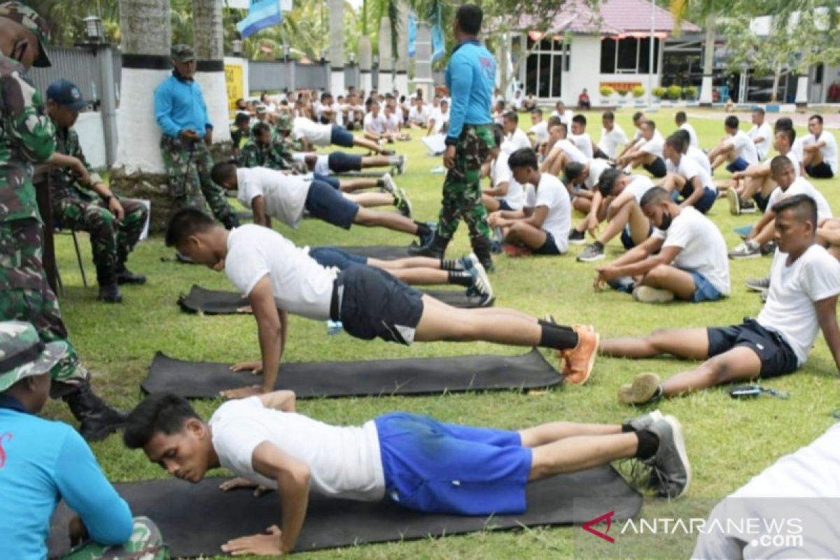 225 calon prajurit TNI AL jalani tes kebugaran di Lanal TBA