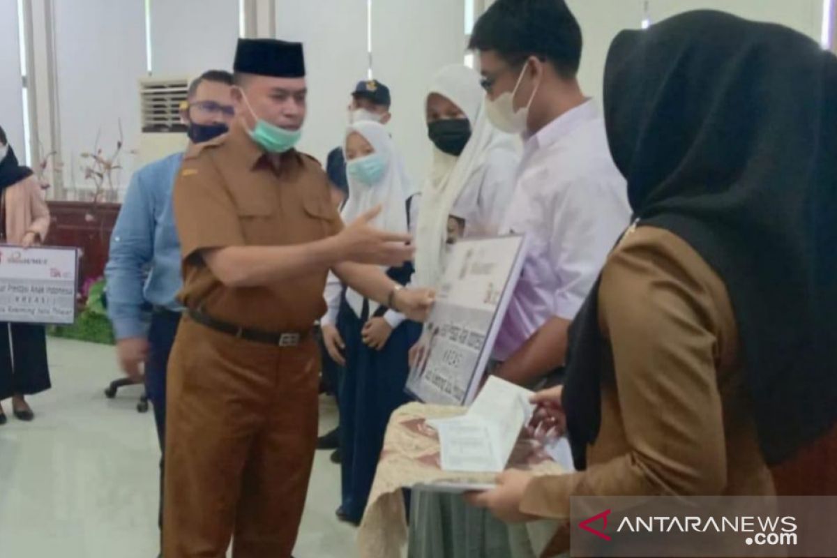 Pemkot Tanjungbalai-Bank Sumut serahkan 115 BTSP SMK dan SMP