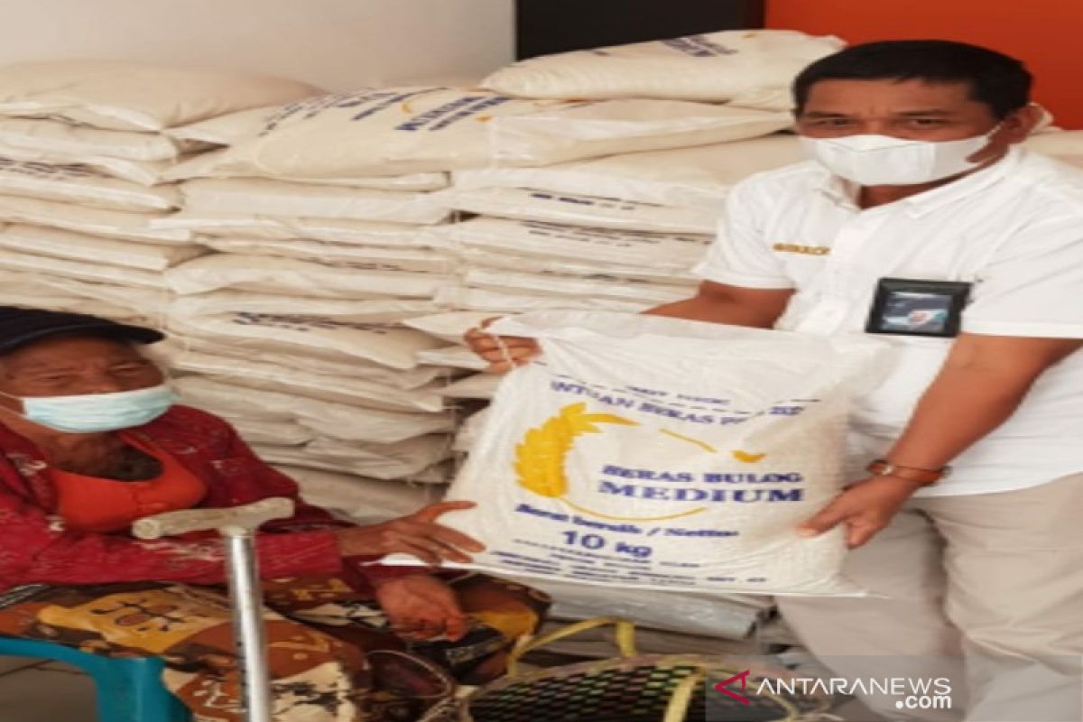 Stok beras Bulog Sumatera Utara 9.982 ton  cukup untuk tiga bulan