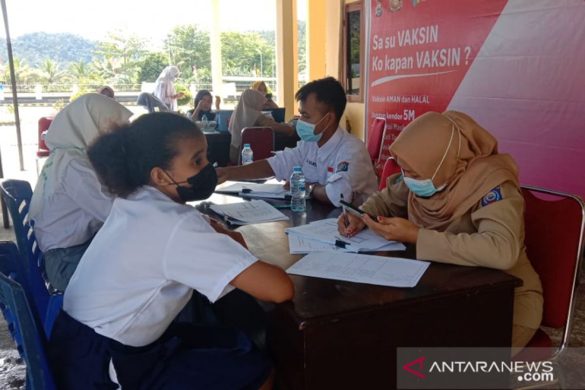 Polres Raja Ampat gencar vaksinasi untuk pelajar