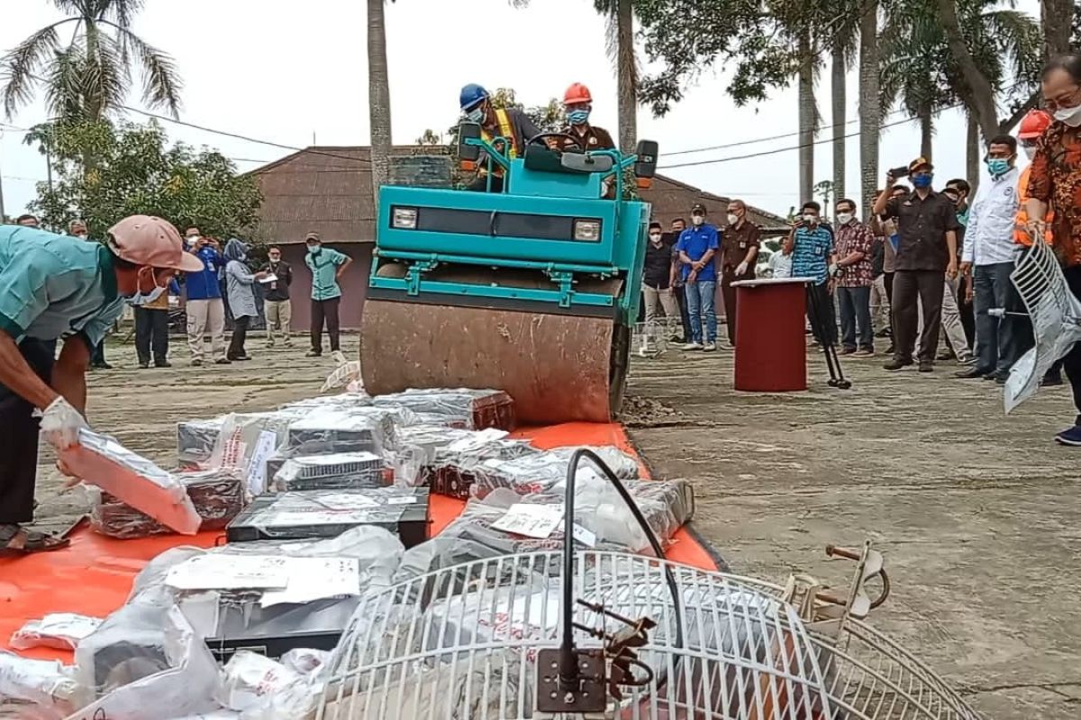 Balmon Tangerang musnahkan 77 perangkat radio ilegal
