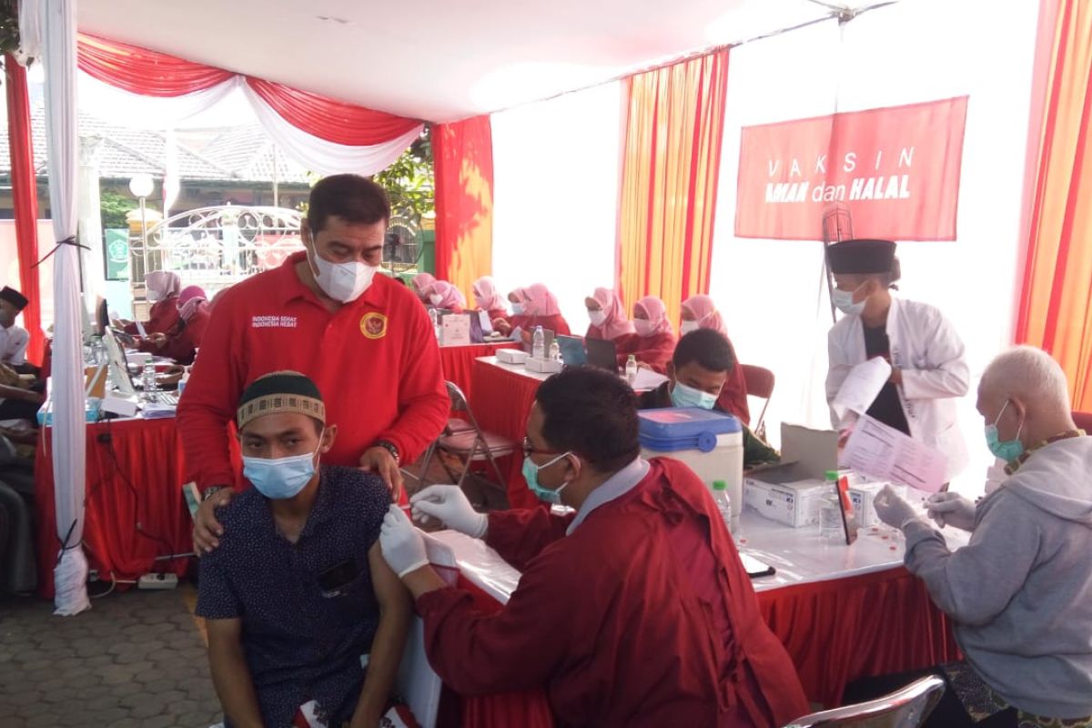 BIN Jatim berikan vaksin COVID-19 pelajar Sidoarjo