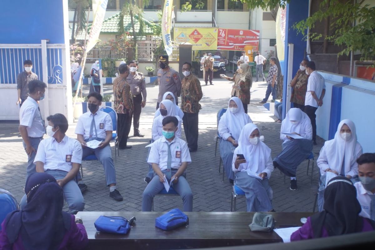 Masker melorot jadi temuan saat penerapan PTM di Sidoarjo