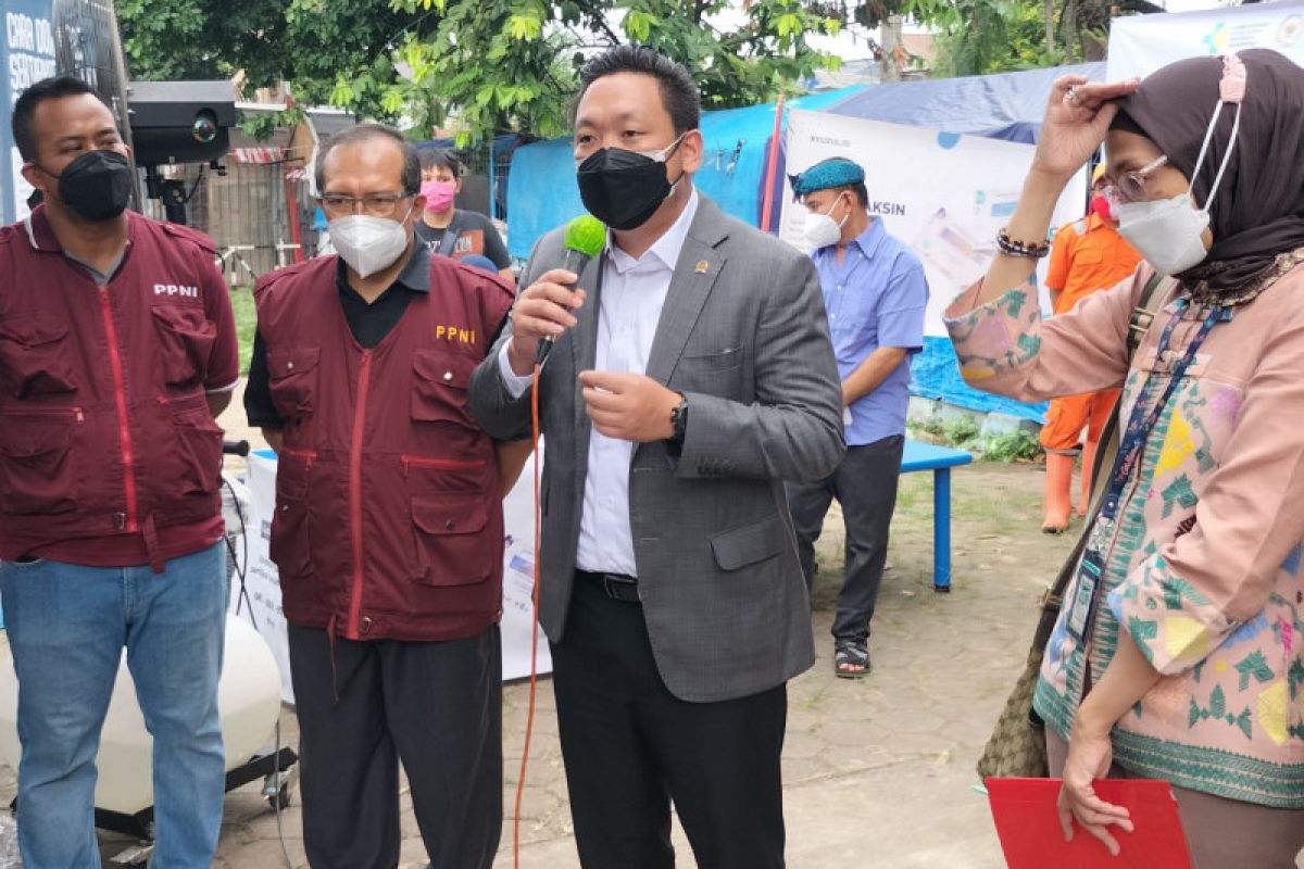 2.000 warga ikut vaksinasi massal di sekolah kawasan Kembangan
