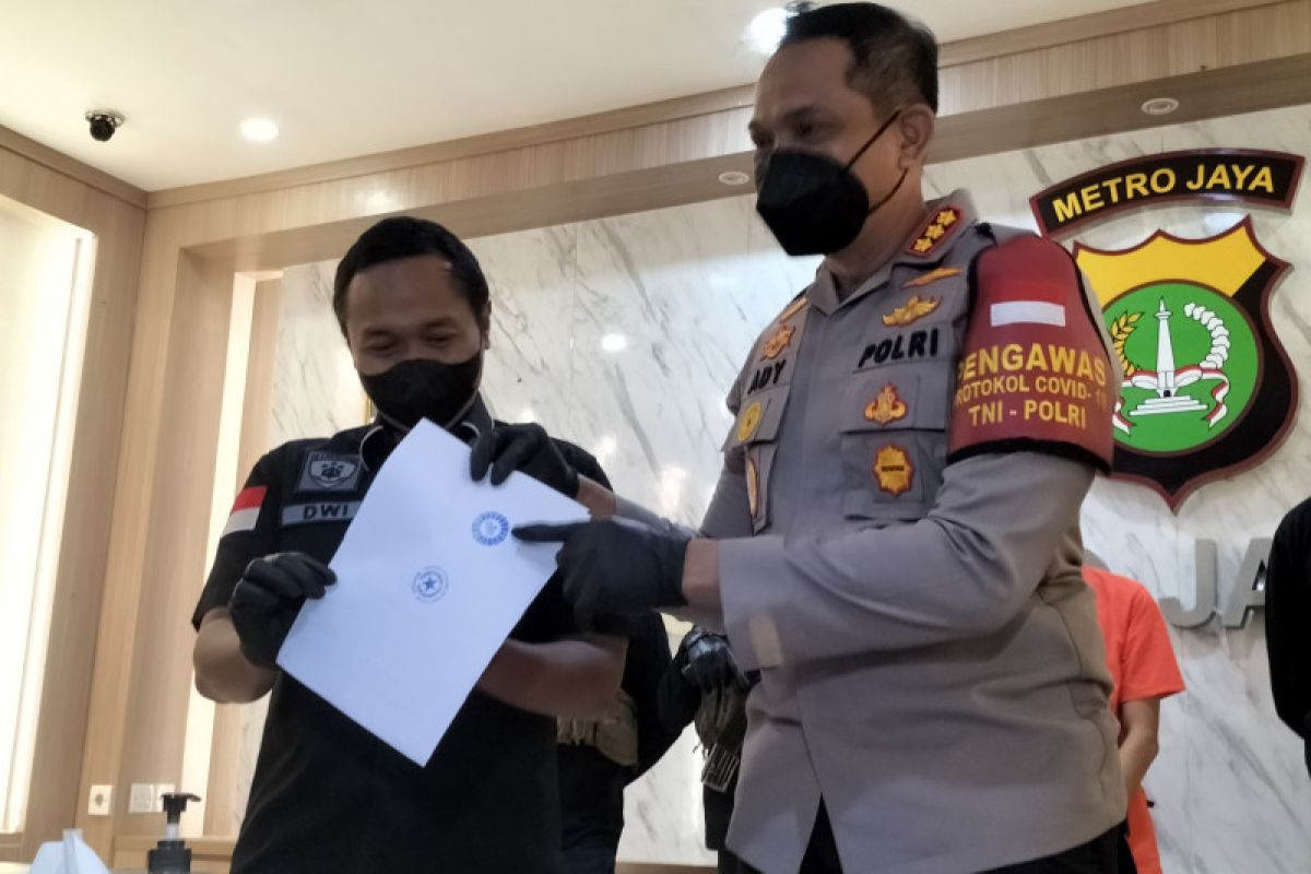 Polisi tangkap AH penipu artis dengan  mengatasnamakan presiden