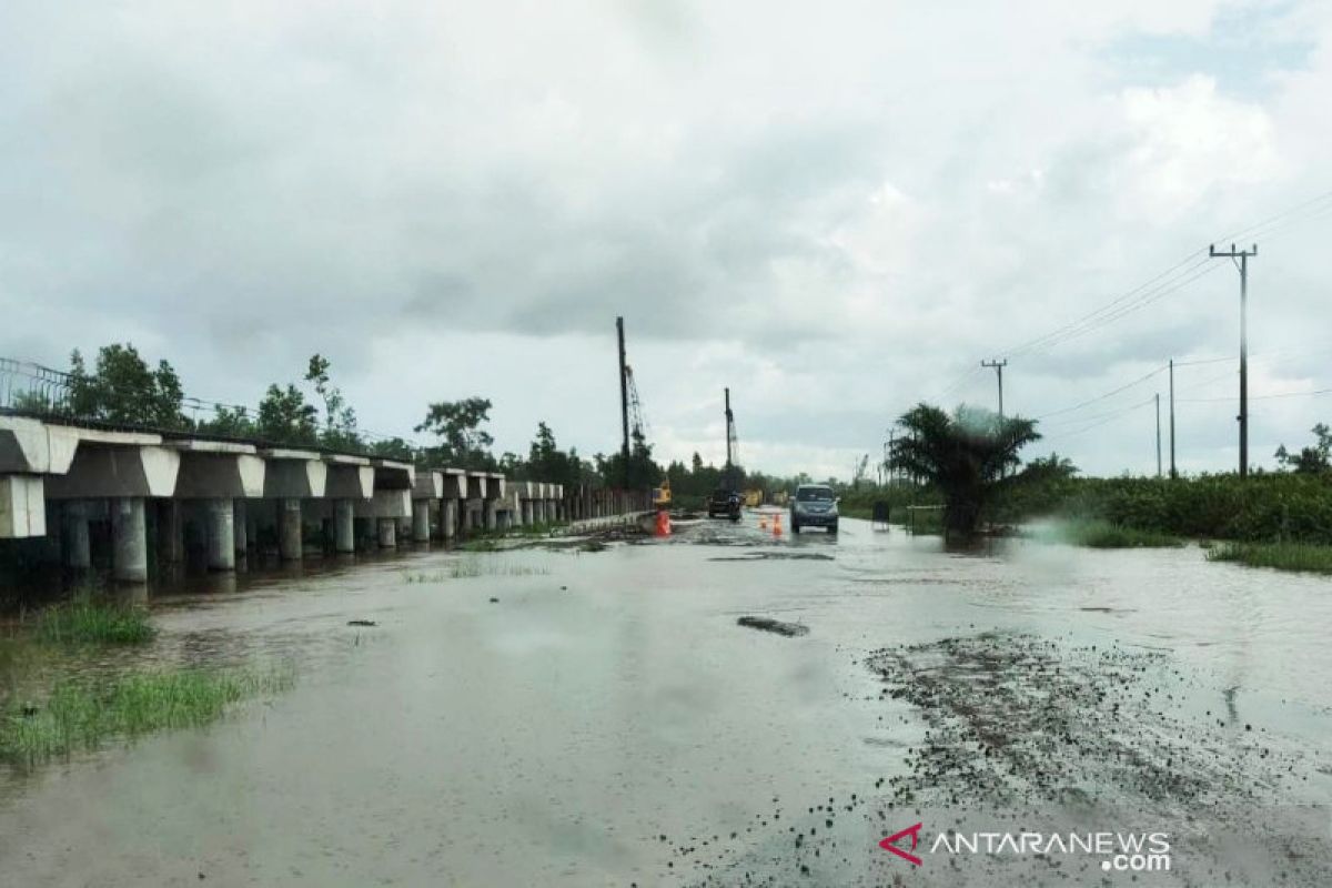 Banjir genangi satu kilometer ruas jalan Trans Kalimantan Pulang Pisau