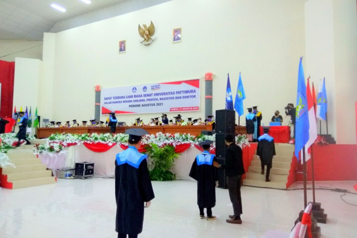 Digelar terbatas dengan prokes, Unpatti Ambon wisuda 1.056 lulusan