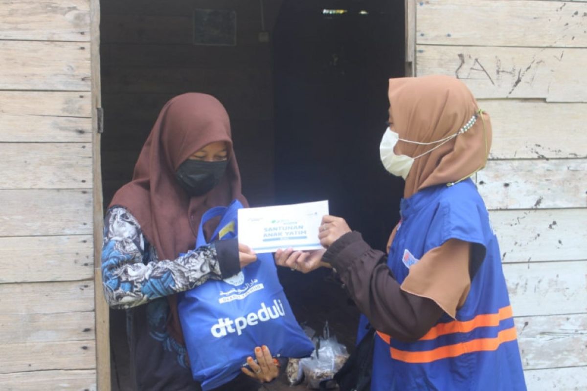 DT Peduli Riau salurkan biaya sekolah anak yatim terdampak COVID-19