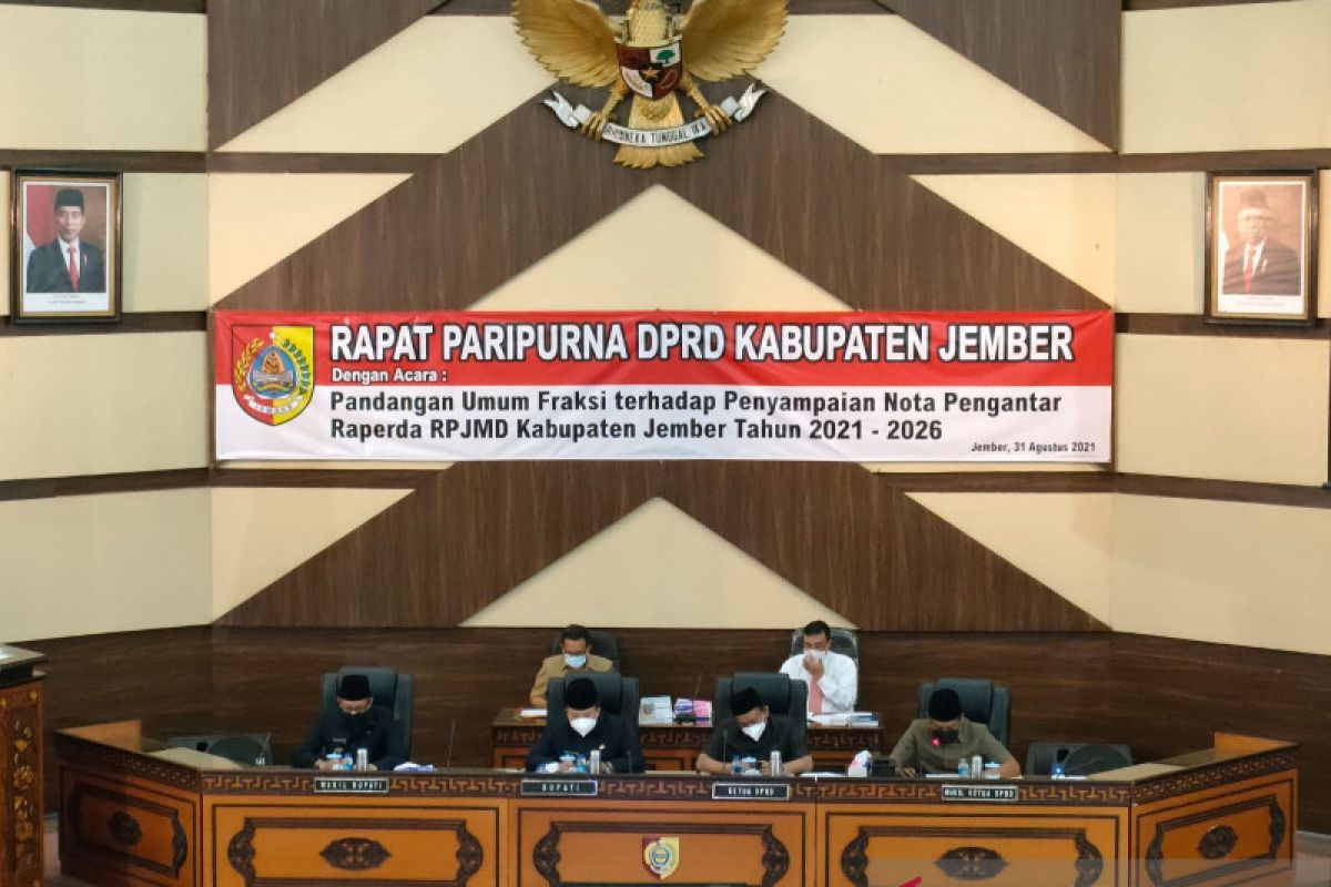 Sejumlah fraksi soroti honor pemakaman dalam paripurna RPJMD Jember