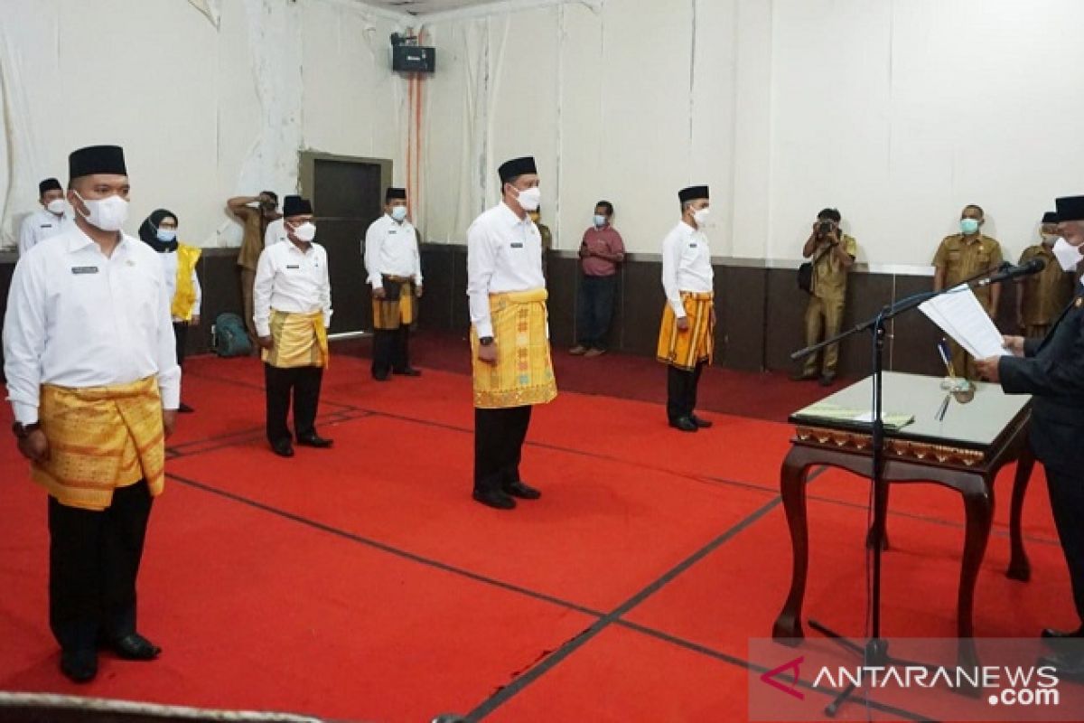 Wabup Zarnawi lantik 12 pejabat pimpinan tinggi pratama