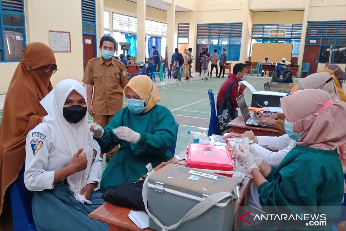 Pelajar SMK Negeri 2 Baubau jalani vaksinasi