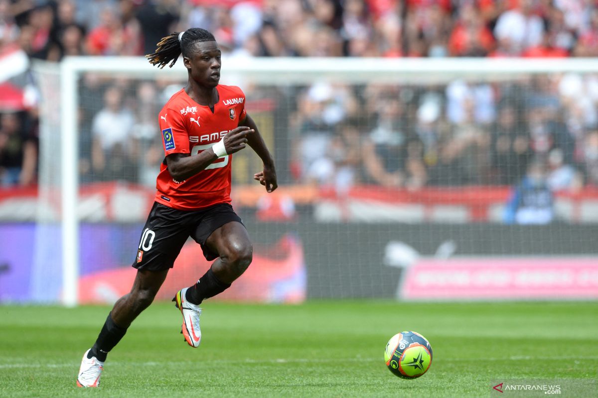 Real Madrid resmi datangkan gelandang tengah Eduardo Camavinga dari Rennes