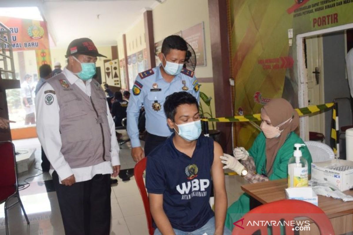 1,000 Pekanbaru prison inmates receive second COVID-19 shot