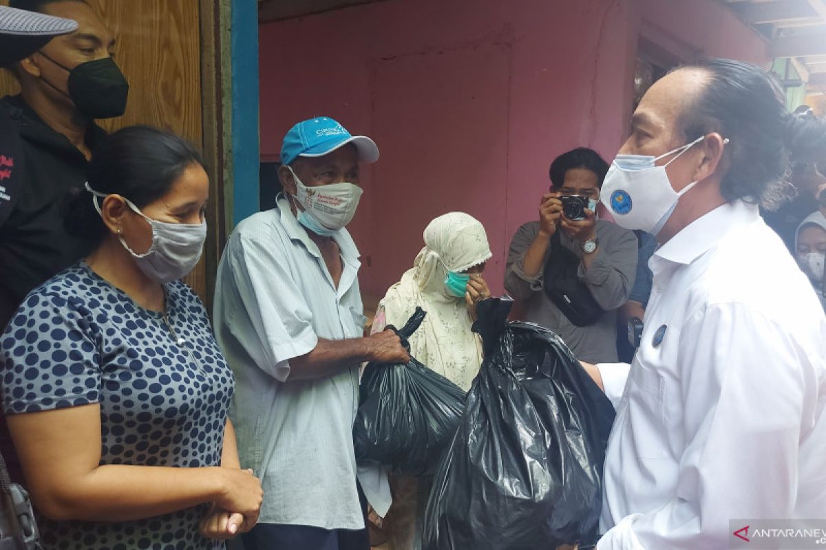 COVID-19: BNN provides 10,000 staple food packages for Jakartans