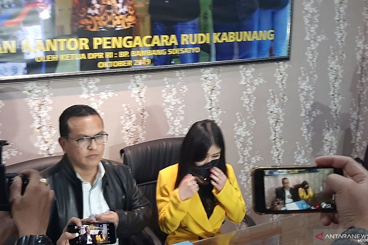 Pengacara Ayu Thalia minta polisi objektif  selesaikan kasus