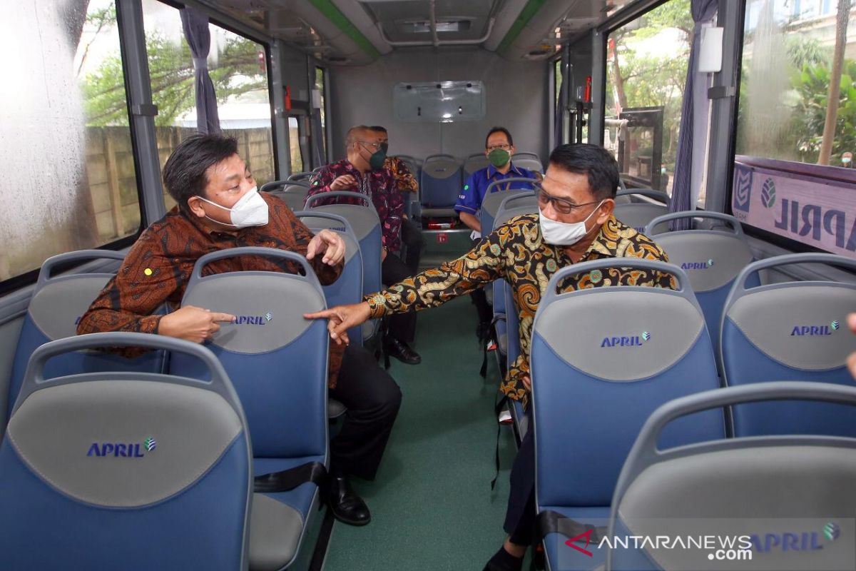 Dukung pangkas emisi, Grup APRIL operasikan bus listrik