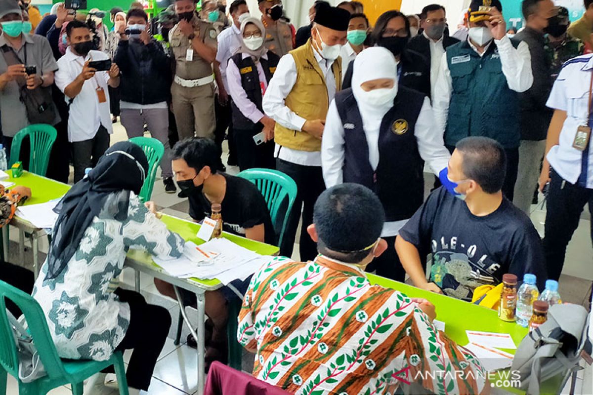 Gubernur Jatim ingatkan patuh prokes meski zona kuning COVID-19