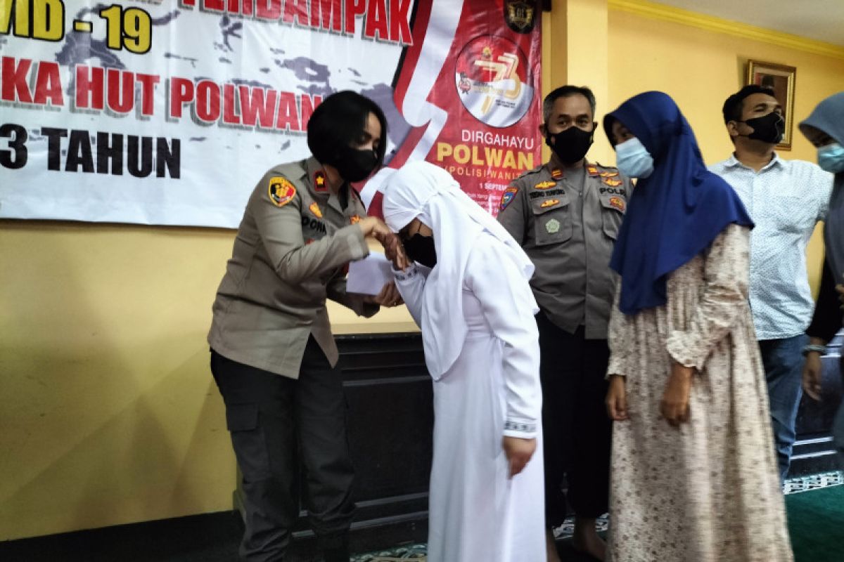 Polisi salurkan bantuan kepada anak yatim korban COVID-19 di Jakbar