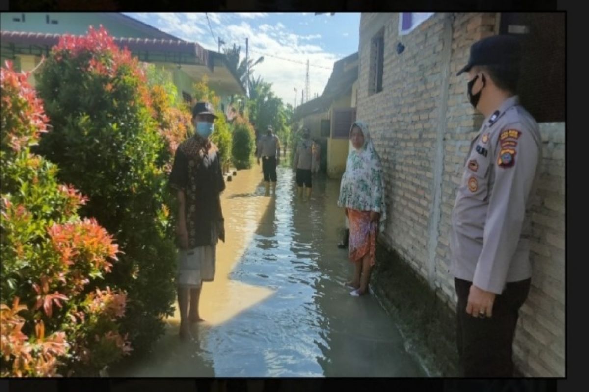 Banjir rendam rumah warga di Kecamatan Padang Hilir