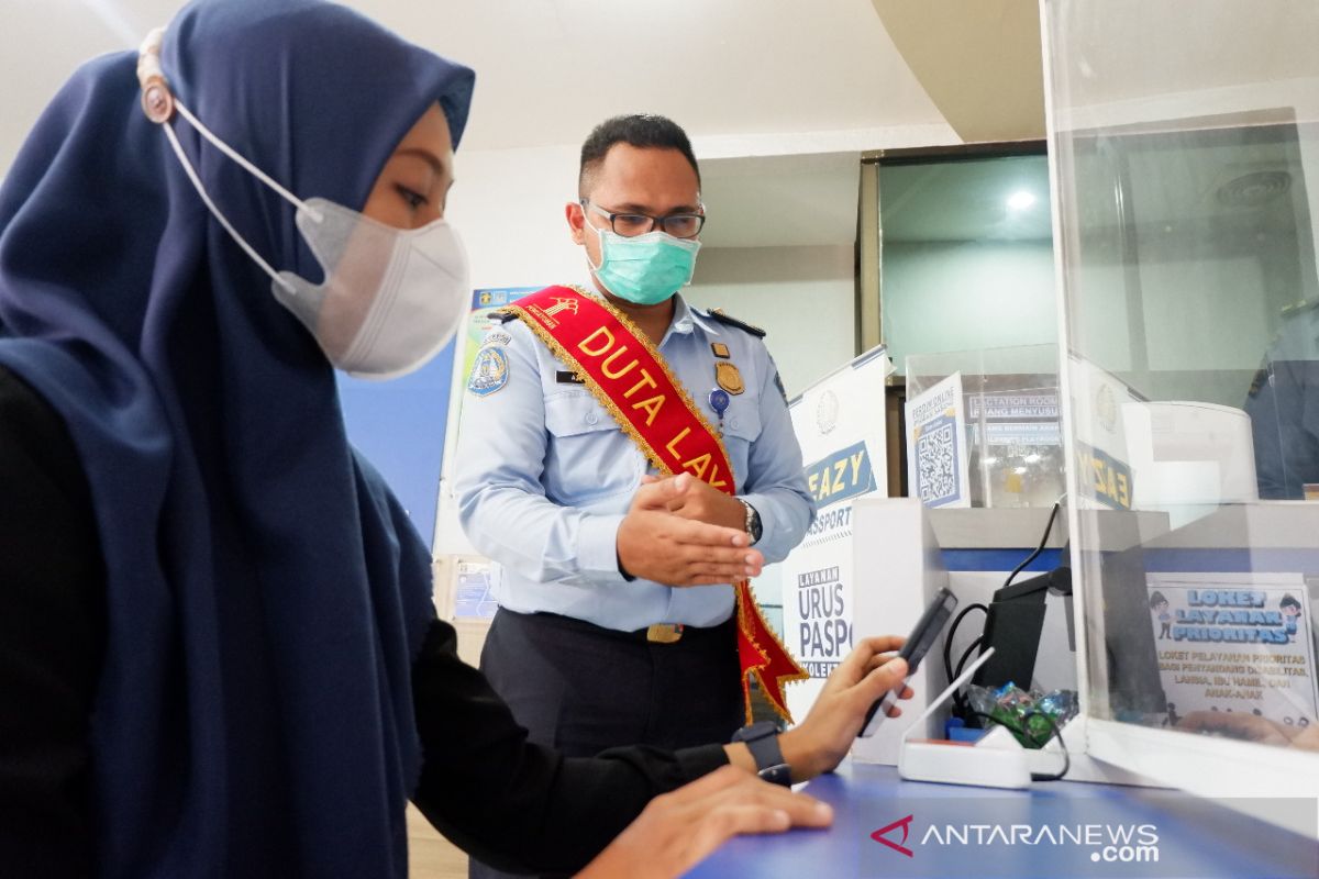 Imigrasi Palembang jadi contoh paspor daring  Sumatera
