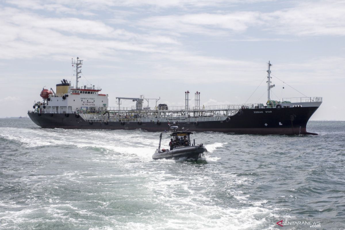 TNI AL tangkap tanker berbendera Panama yang berlayar di Perairan Batam