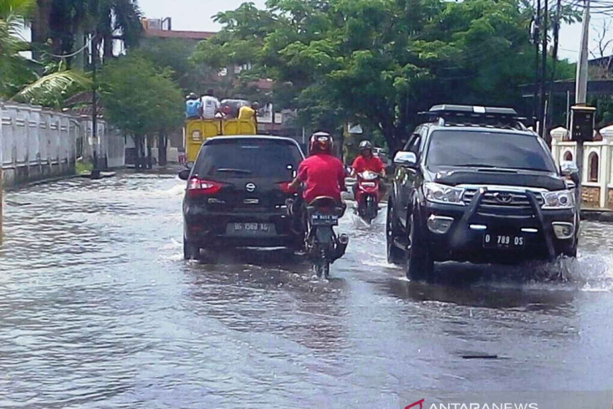 Sejumlah kawasan di Kota  Palembang terendam banjir setelah hujan lebat