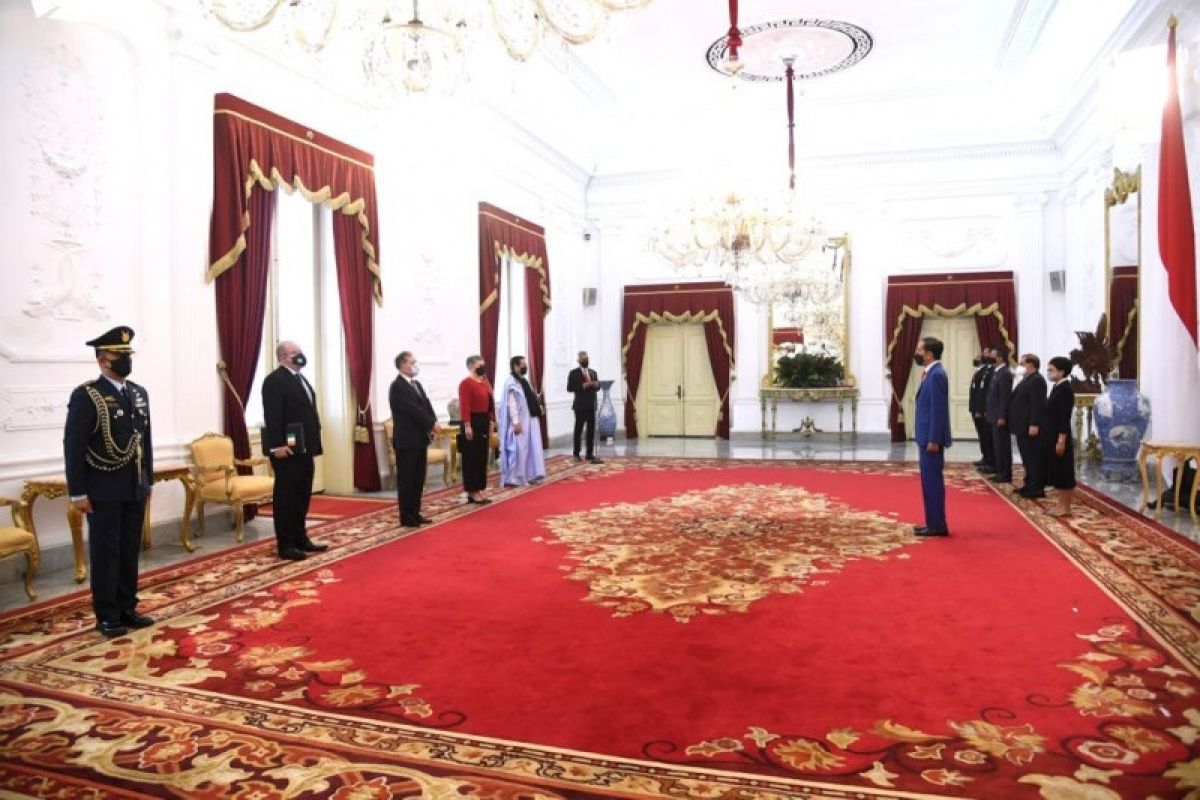 Presiden Joko Widodo terima surat kepercayaan dari empat duta besar negara sahabat