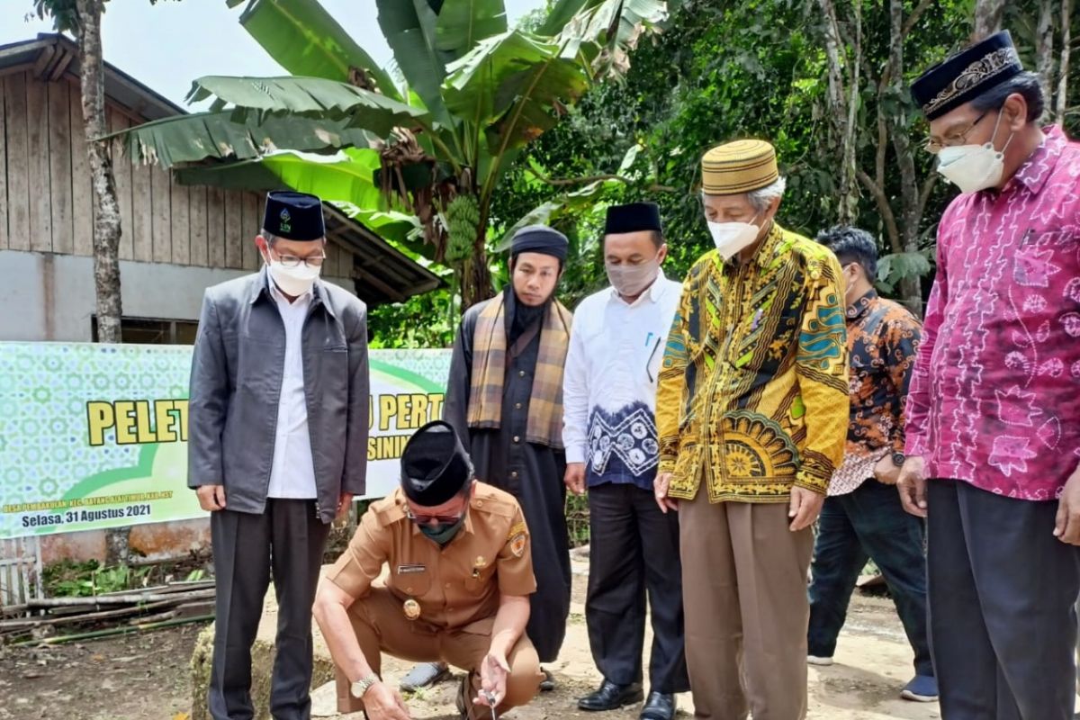 Yayasan Dangsanak ikut peletakan batu pertama pembangunan mesjid kawasan Mualaf