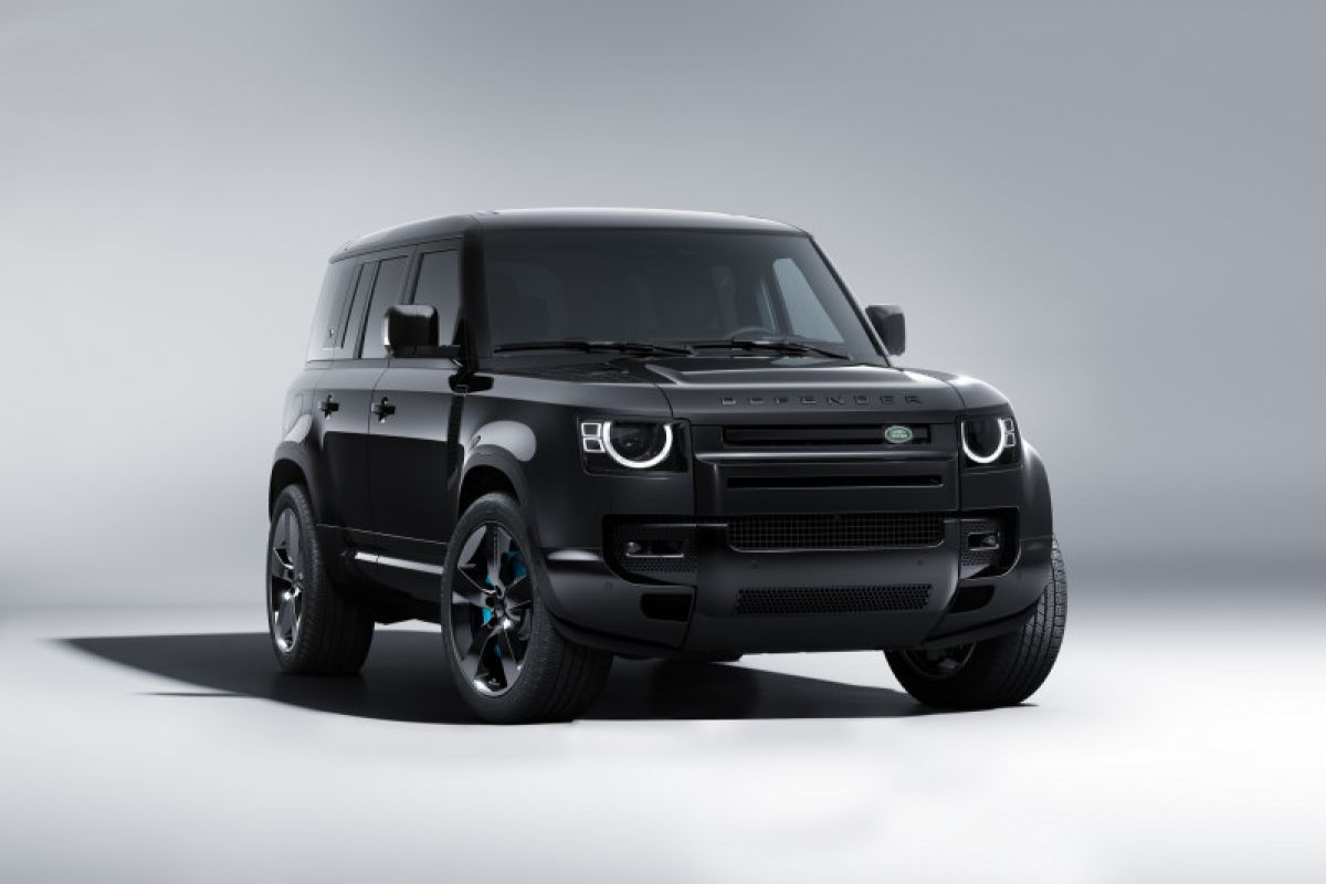 Land Rover merilis 300 unit mobil edisi spesial James Bond