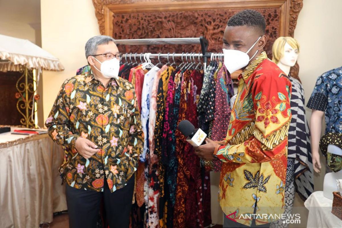 KBRI Windhoek kenalkan seni batik ke masyarakat Namibia