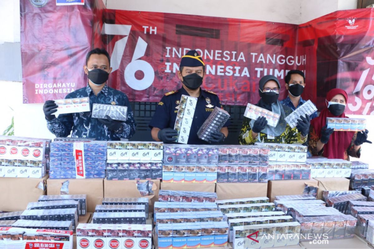 BC Gresik sita 381.880 batang rokok ilegal dari penggerebekan gudang di Lamongan