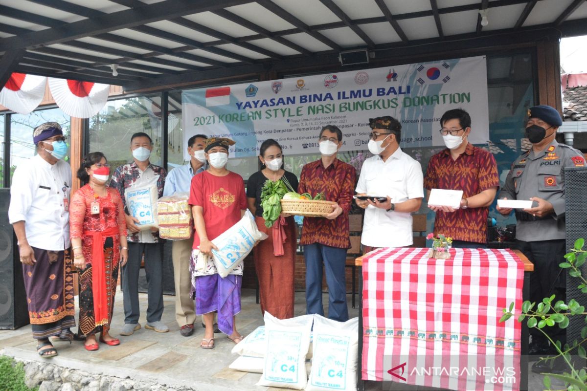 Yayasan Bina Ilmu dan Konjen Korsel bantu masyarakat Bali terdampak COVID-19