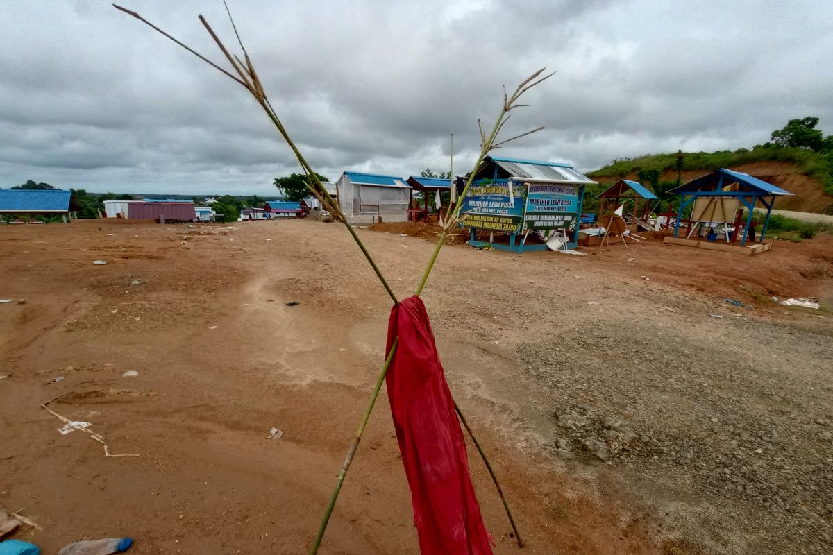 Masyarakat adat MOI memalang tempat pemakaman COVID-19 Kota Sorong