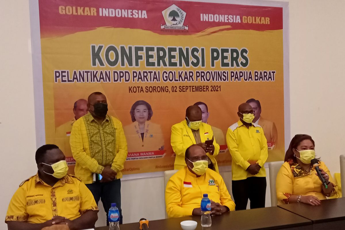 Ketua Umum Golkar lantik Lambert Jitamau Ketua DPD Papua Barat