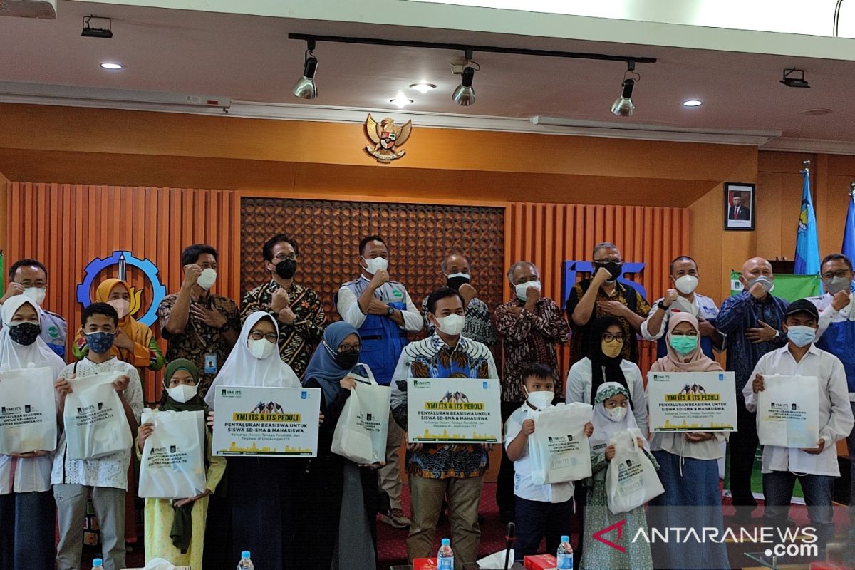 YMI ITS salurkan bantuan untuk 32 anak yatim korban COVID-19