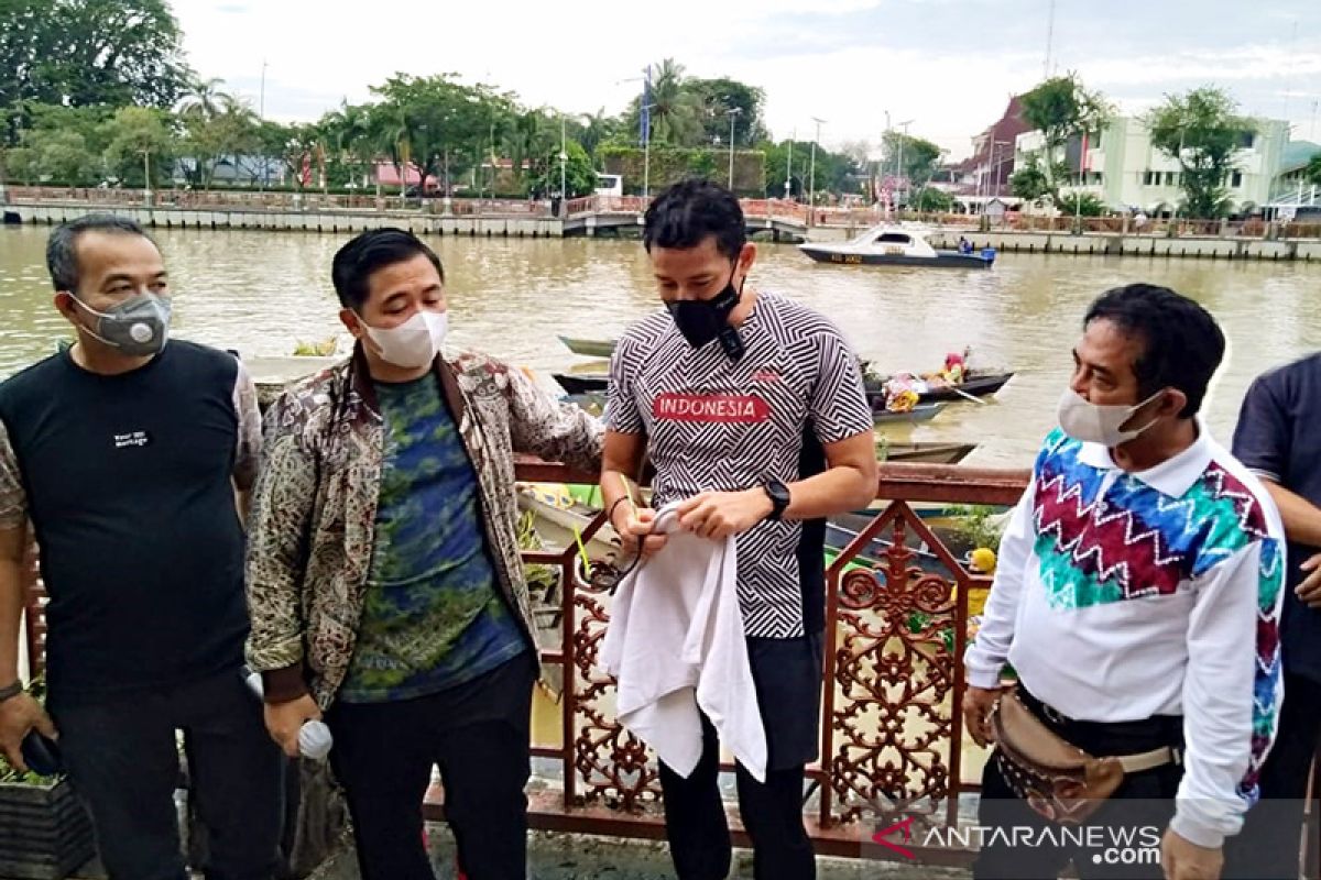 Tourism Minister encourages Banjarmasin to develop river tour