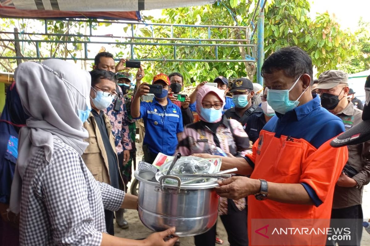 Gubernur Sulteng bantu logistik bagi warga terdampak banjir Rogo-Sigi