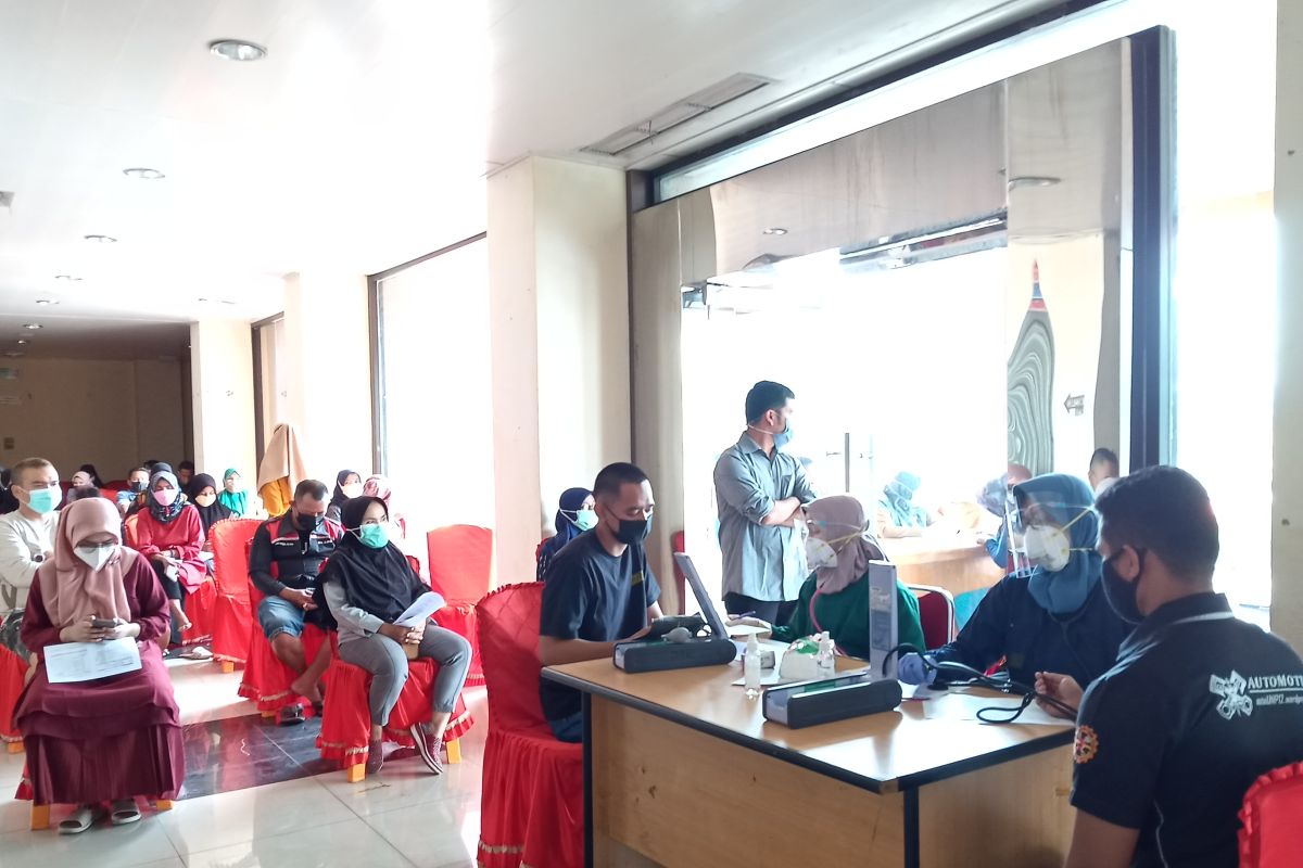 Sudah sebanyak ini warga Kabupaten Solok divaksin COVID-19 dosis pertama