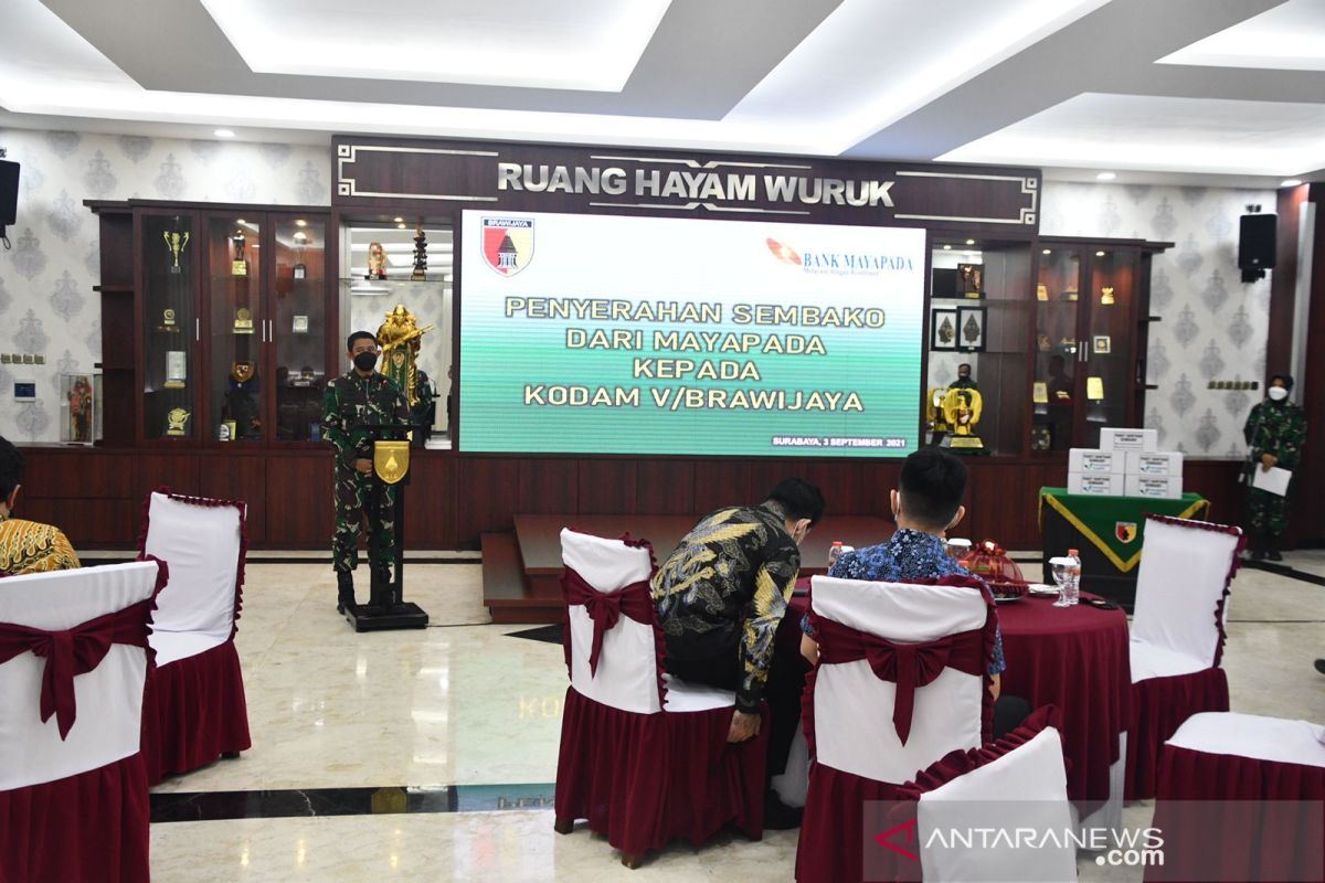 Kodam V salurkan bantuan kepada warga terdampak COVID-19