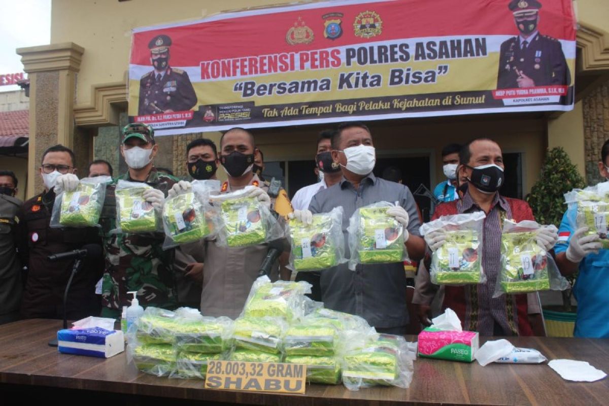 N Sumatra police arrest courier, seize 28 kg drugs