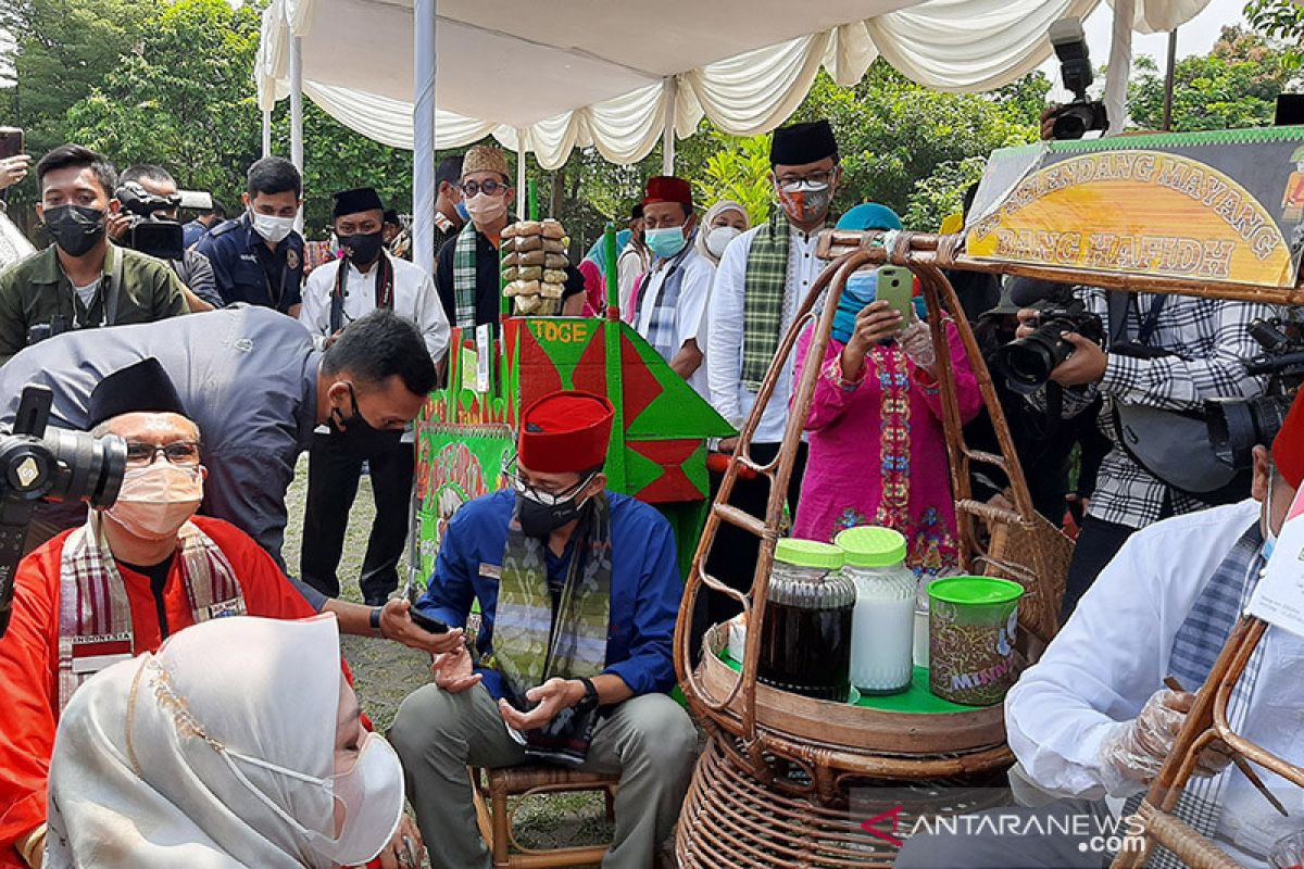 Usaha makanan dan minuman penyelamat ekonomi Jakarta