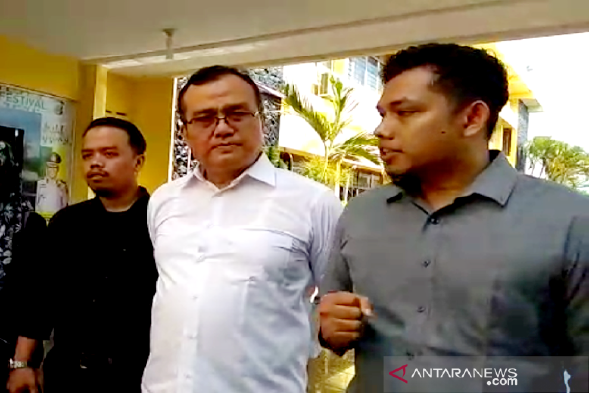 Di bui, Saiful Mahdi tetap mengajar dari dalam penjara