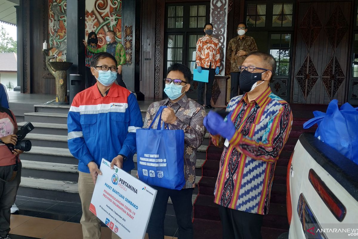 Pertamina berikan bantuan paket sembako untuk warga Kalbar