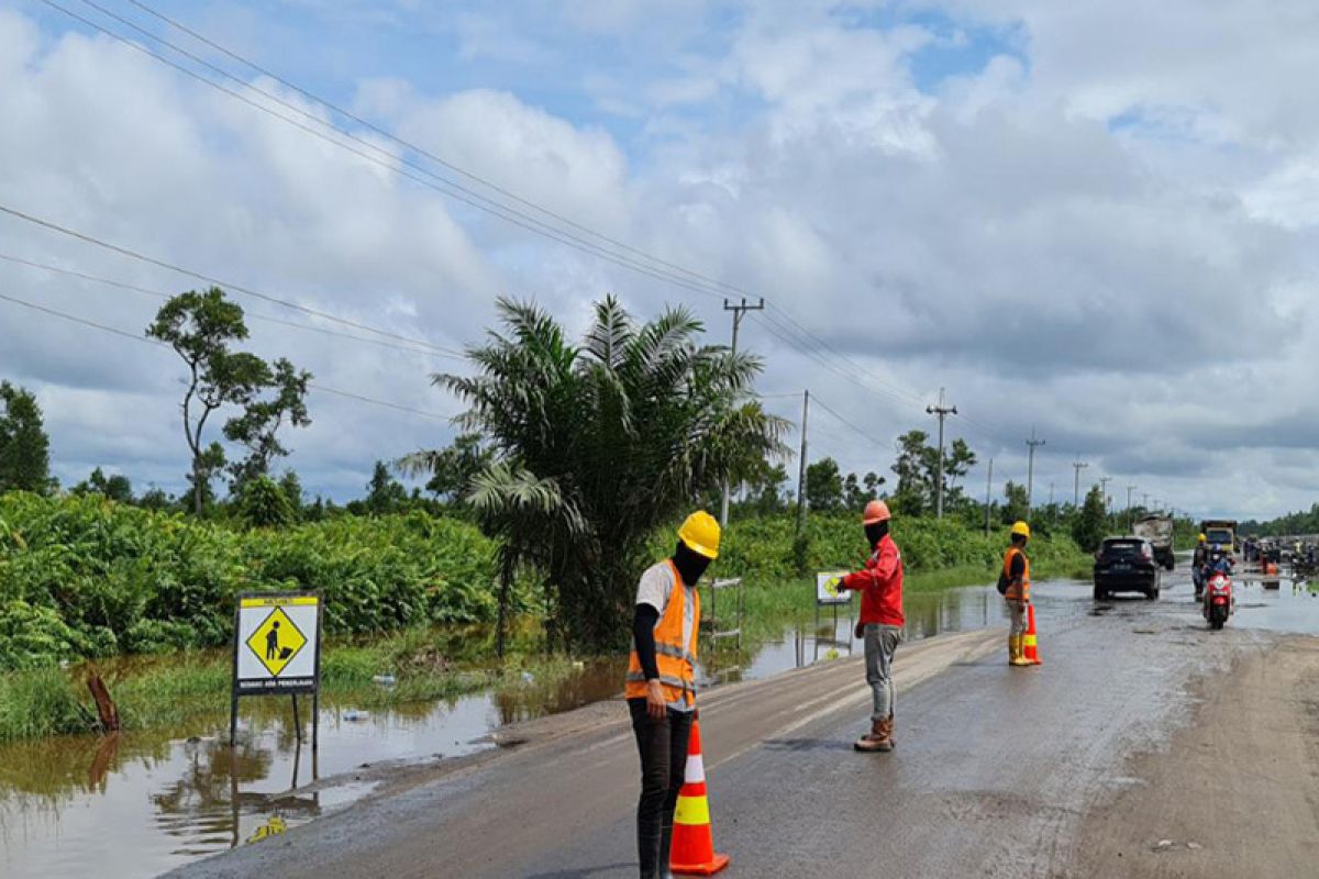 Personel PUPR Kalteng terus pantau perkembangan ruas Bukit Rawi