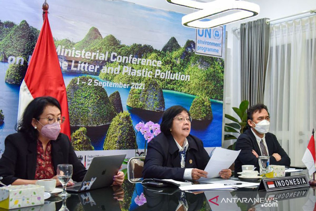 Menteri LHK Siti Nurbaya tegaskan komitmen Indonesia atasi sampah plastik