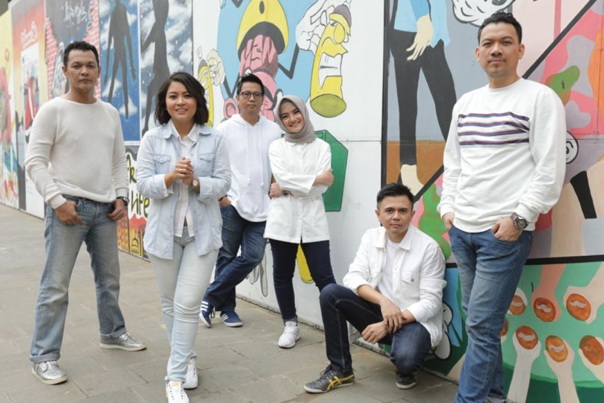 Grup band, Base Jam rilis single 